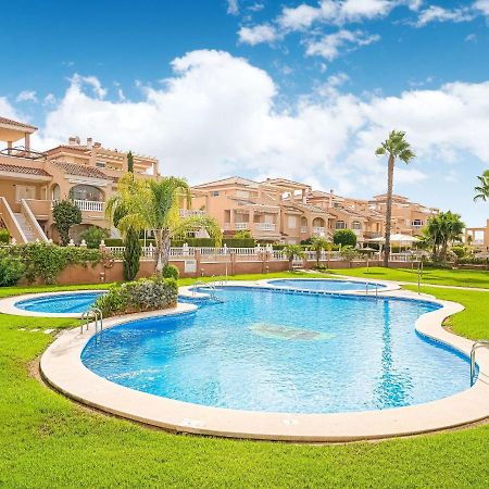 Belvilla By Oyo Lovely Bungalow With Swimming Pool Ориуэла Экстерьер фото