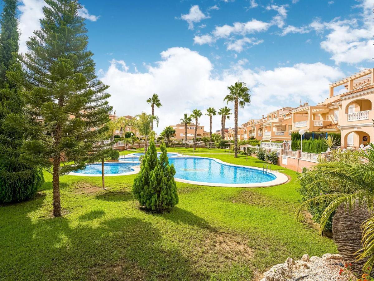 Belvilla By Oyo Lovely Bungalow With Swimming Pool Ориуэла Экстерьер фото