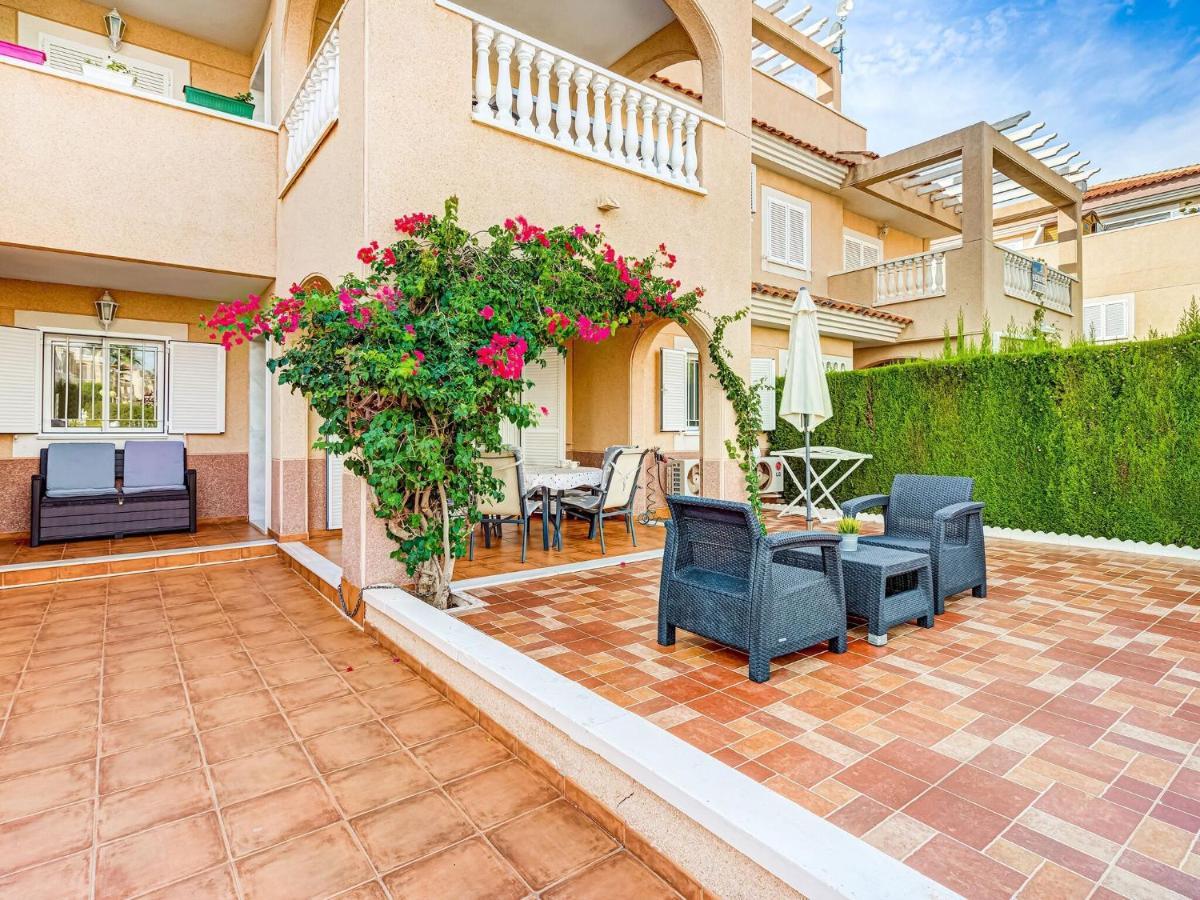 Belvilla By Oyo Lovely Bungalow With Swimming Pool Ориуэла Экстерьер фото